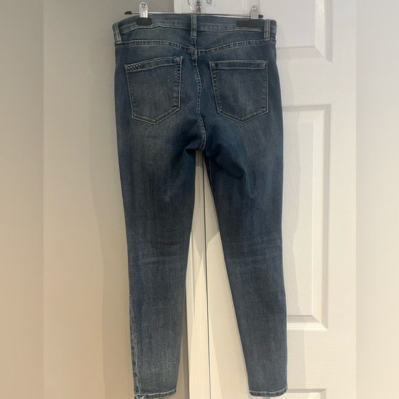 Women’s Blank NYC distressed mid rise skinny jeans - Picture 2 of 8